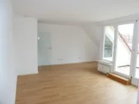 Wohnzimmer mit Balkon