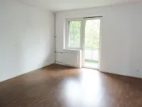 Wohnzimmer mit Balkon