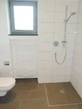 Gäste-WC mit Dusche