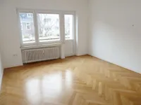 Wohnzimmer mit Balkon