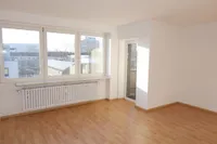 Wohnzimmer mit Blick zum Balkon