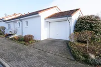 Hausansicht mit Garage