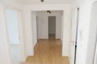 Flur mit Abstellkammer am Ende