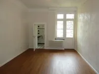 Schlafzimmer mit Bad und Balkon