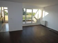 Wohnzimmer mit Balkon