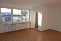 Wohnzimmer mit Blick zum Balkon