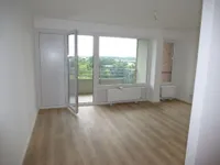 Wohn-Schlafzimmer mit Balkon