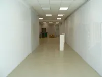 Blick vom Schaufenster in den Verkaufsraum
