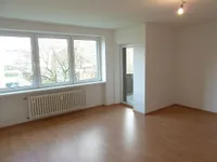 Wohnzimmer 2. Blick zum Balkon