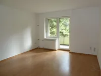 Wohnzimmer mit Balkon