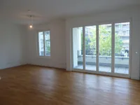 Wohnzimmer mit Balkon