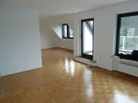 Wohnzimmer mit Balkon