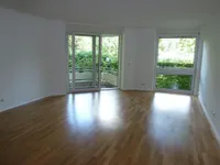 Wohnzimmer mit Balkon