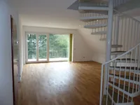 Wohnzimmer mit Balkon