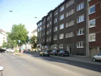 in lebendiger Straße..