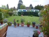 Terrasse mit Blick in den Garten