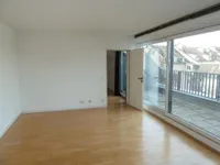 Wohnzimmer mit Balkon