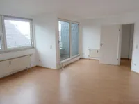 Wohnzimmer mit Balkon