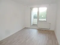 Wohnzimmer mit Balkon