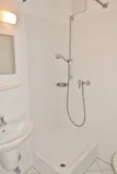 Separates Duschbad mit WC
