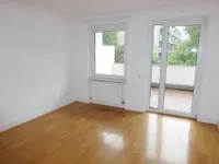 Wohnzimmer mit Balkon