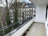 Süd-Balkon mit Blick in den Hinterhof