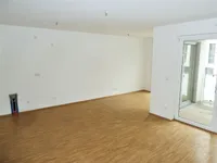 Wohnzimmer mit offener Küche