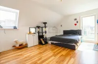 Schlafzimmer DG | KI verbessert