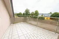 Balkon (unten) | KI verbessert