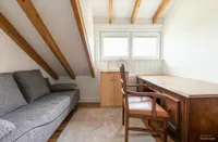 Schlafzimmer (unten) | KI verbessert