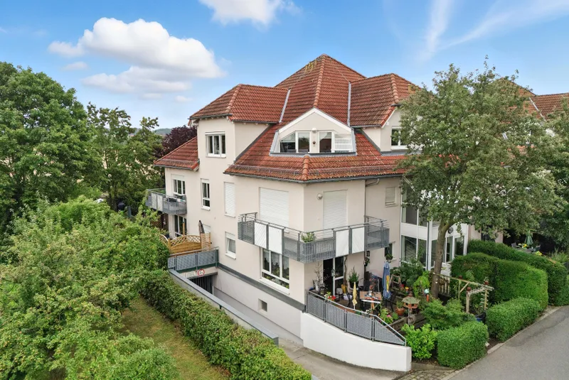 +++ Frisch modernisiert & ruhig – 2-Zimmer-Wohnung mit Balkon & 2 Stellplätzen in Pirna-Copitz +++