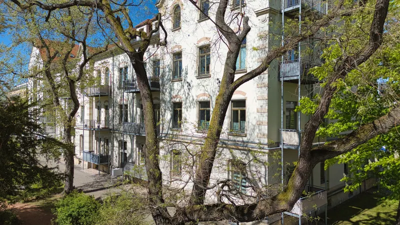 +++ Hochwertige 2-Zimmer-Altbauwohnung mit Aufzug & Fu&szlig;bodenheizung in Dresden-Friedrichstadt +++