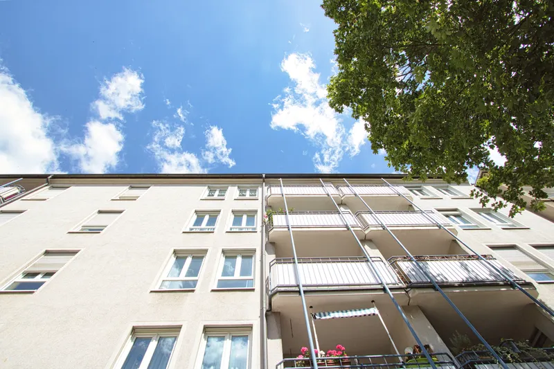 +++ Zwei Balkone inklusive: Vermietete 3-Zimmerwohnung &uuml;ber den D&auml;chern von Dresden L&ouml;btau +++