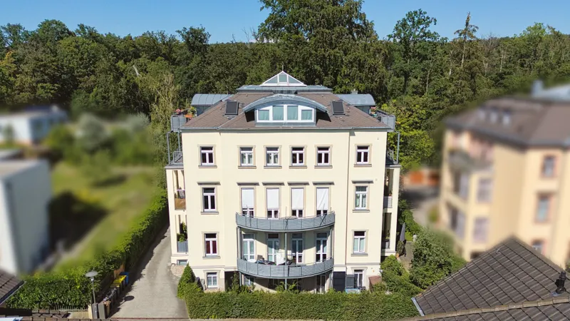 +++ Gro&szlig;z&uuml;gige 3-Zimmer-Wohnung mit Einbauk&uuml;che & Stellplatz in der Radeberger Vorstadt +++