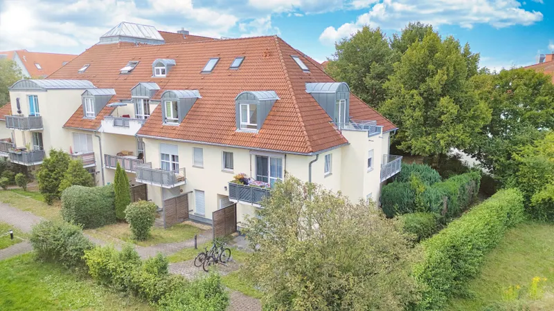 +++ Frisch modernisierte 2,5-Zimmer-Maisonettewohnung mit Balkon, Einbauk&uuml;che & Tiefgarage +++