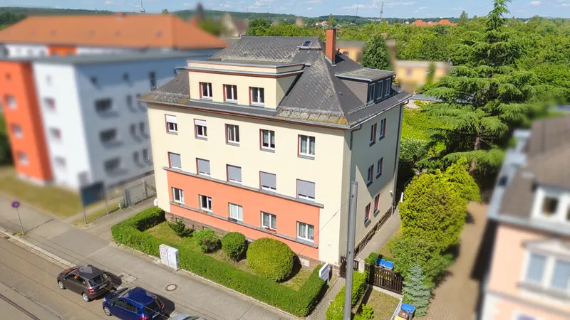 ++ Ca. 4,5 % IST-Rendite! Vermietete 2,5-Zimmer-Altbauwohnung im DG in Dresden-Trachau +++