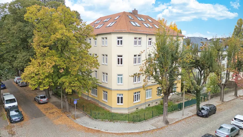 +++ 2026 modernisierte 2-Zimmer-Altbauwohnung mit gro&szlig;er Wohnk&uuml;che & Westbalkon in Dresden-L&ouml;btau+++