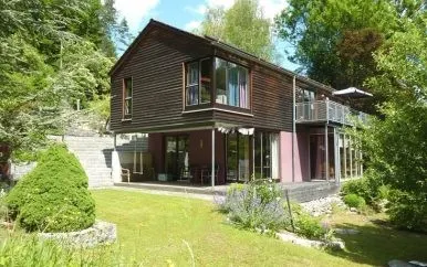 001_Sonniges-Designerholzhaus-p2nfg3v1ezer406ip4kfbmghtl7joj0dgprd8g79x0