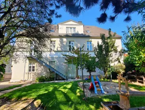 Stattliches 3-Familienhaus mit Garten in ruhiger, zentraler Lage – derzeit als Kinderkrippe genutzt