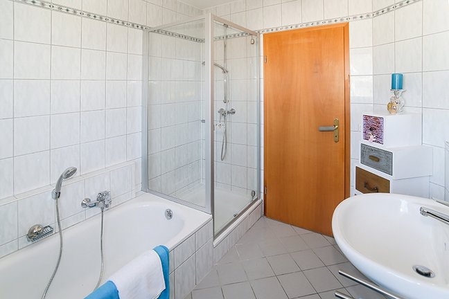 Bad-Dusche-WC