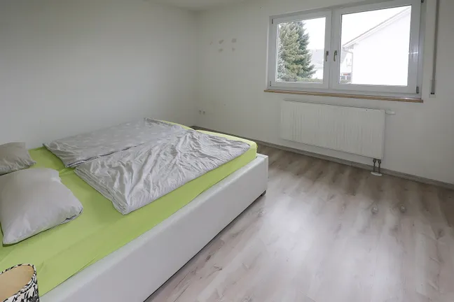 Schlafzimmer mit Ankleide im OG