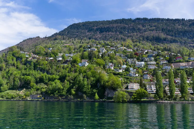 pexels-jean-paul-wettstein