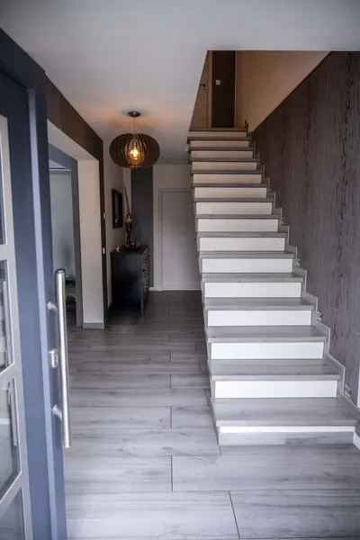 Freistehendes KfW-70 Effizienzhaus von 2016 mit Blick in die Weinberge! Jetzt einziehen und erleben!