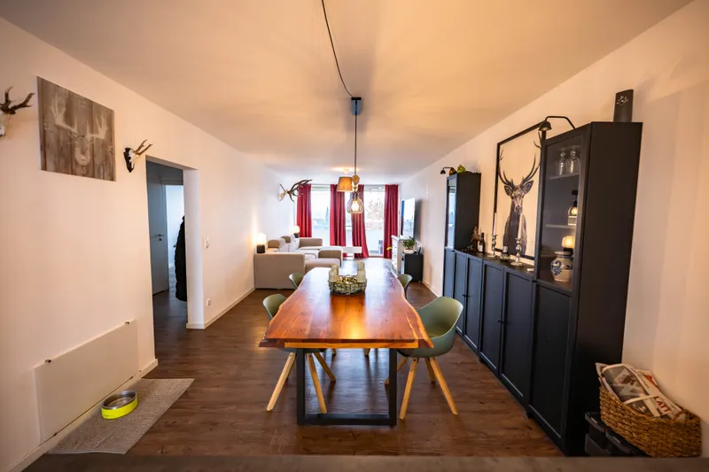 Naturverliebte aufgepasst: Stilvoll sanierte, lichtdurchflutete Wohnung! Ab sofort bezugsfrei!