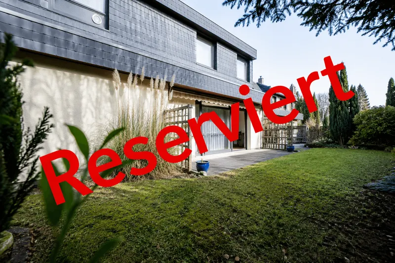 Wohnen wie im Haus: Gartenwohnung mit Kamin, Terrasse, gro&szlig;em Keller & Garage! Jetzt verlieben!