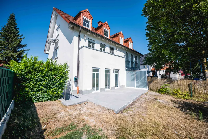 Provisionsfreies Familiengl&uuml;ck: Doppelhaush&auml;lfte mit Stellplatz, Terrasse und unverbaubarem Blick!