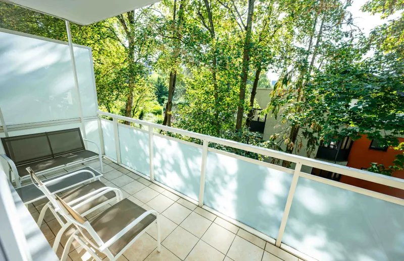 Ihr Platz ganz oben! Ca. 81 qm Wohngef&uuml;hl mit Balkon, viel Ruhe und Blick ins Gr&uuml;ne!