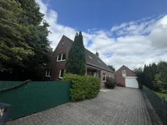 Auffahrt mit Garage