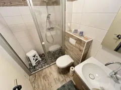 Bad mit ebener Dusche Bild 1