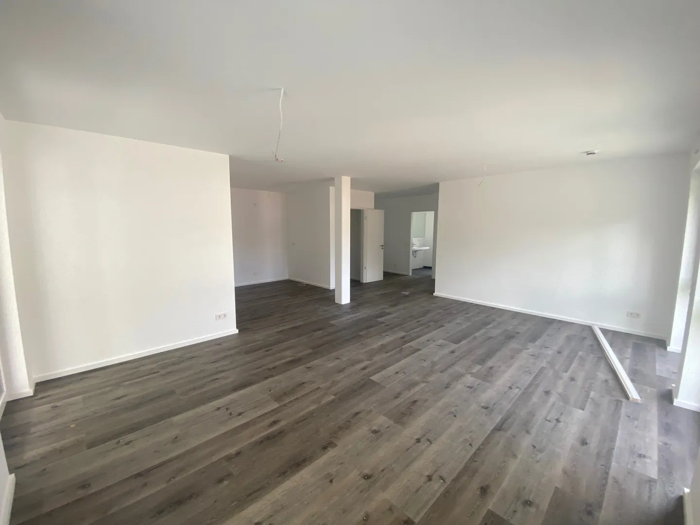 KfW 40 - - offen-moderne Etagenwohnung in ruhiger Lage mit Balkon - Photo 2